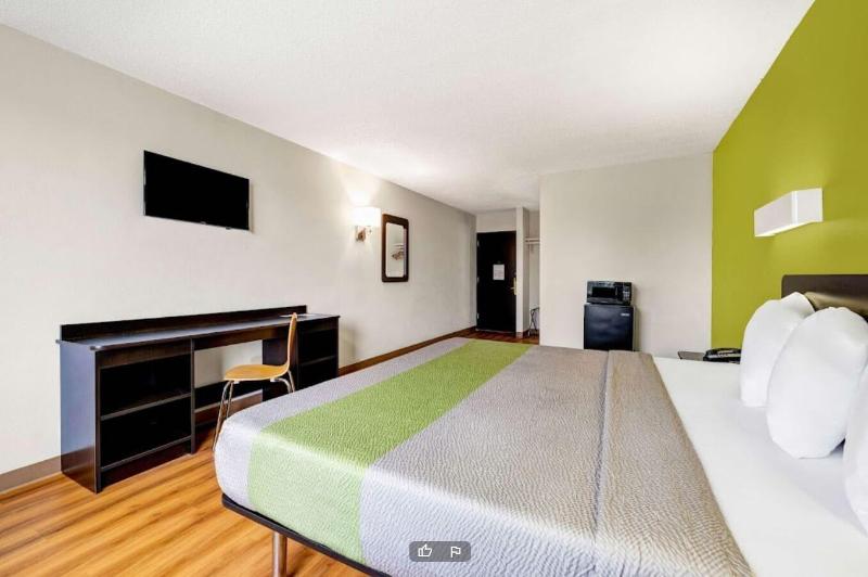 Motel 6 Indianapolis, IN image