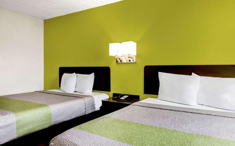 Motel 6 Indianapolis, IN image