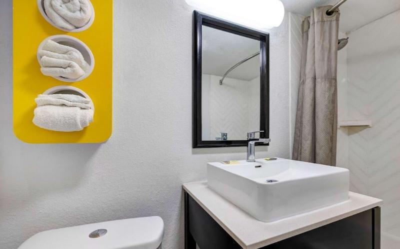 Motel 6 Indianapolis, IN image