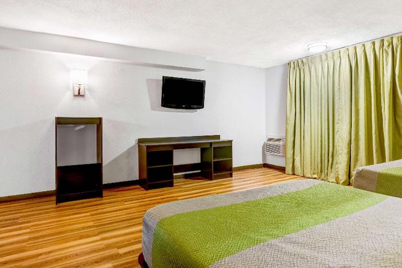 Motel 6 Indianapolis, IN image