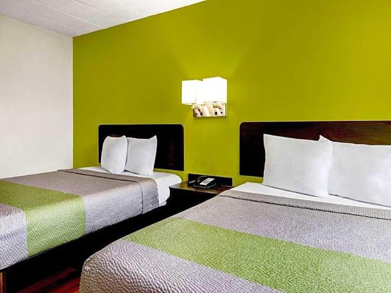 Motel 6 Indianapolis, IN image