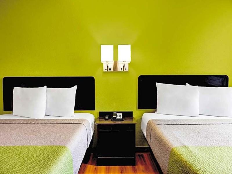 Motel 6 Indianapolis, IN image