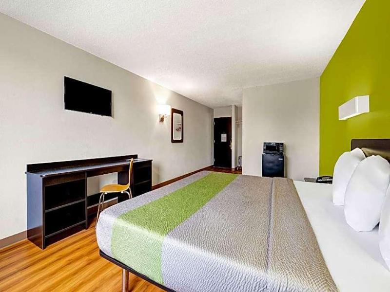 Motel 6 Indianapolis, IN image