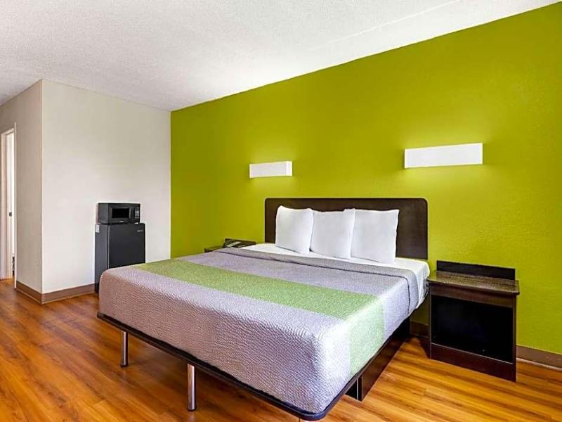 Motel 6 Indianapolis, IN image