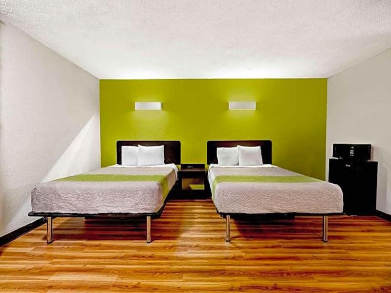 Motel 6 Indianapolis, IN image