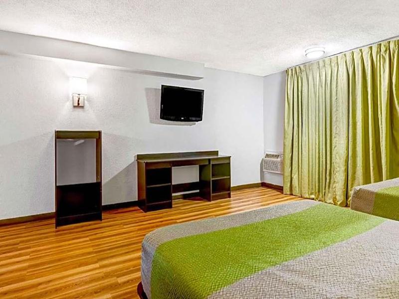 Motel 6 Indianapolis, IN image