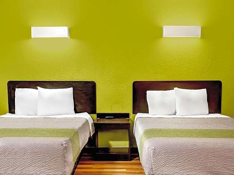 Motel 6 Indianapolis, IN image