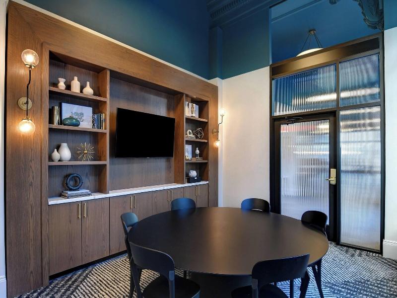 Courtyard by Marriott Cincinnati Downtown image