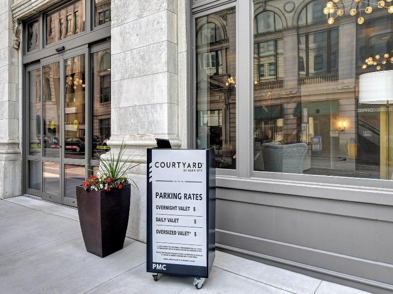 Courtyard by Marriott Cincinnati Downtown image