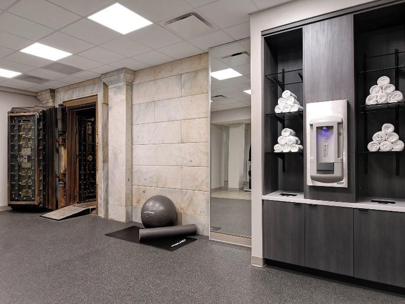 Courtyard by Marriott Cincinnati Downtown image