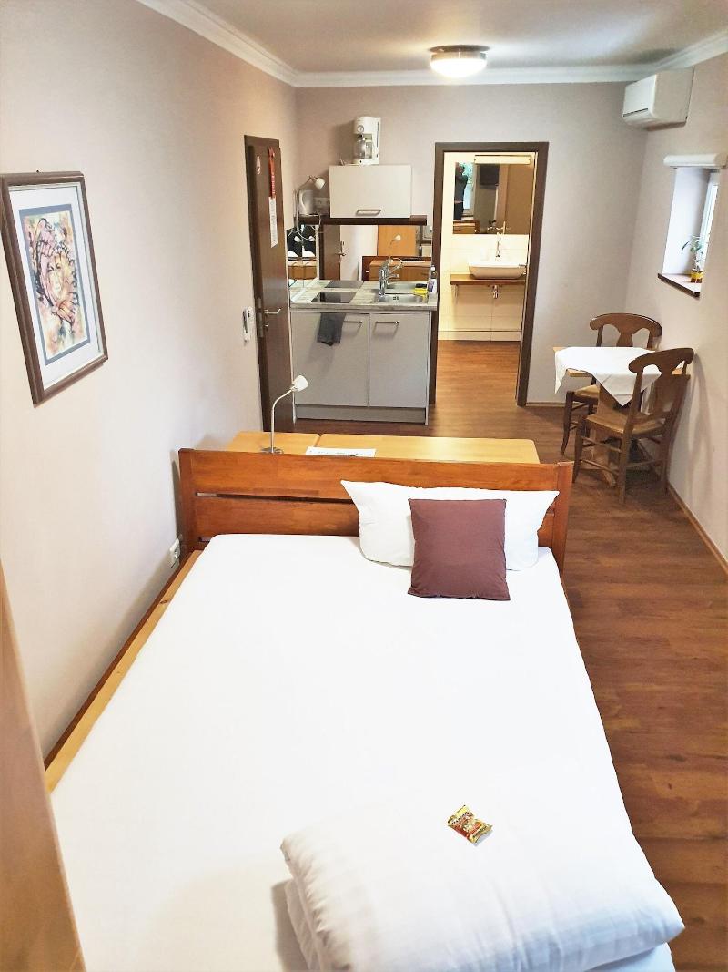 Burgers Hotel image