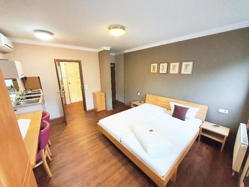 Burgers Hotel image