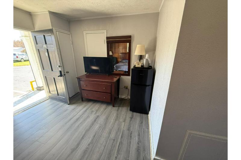 OYO Hotel Economy Inn US-29 Danville image