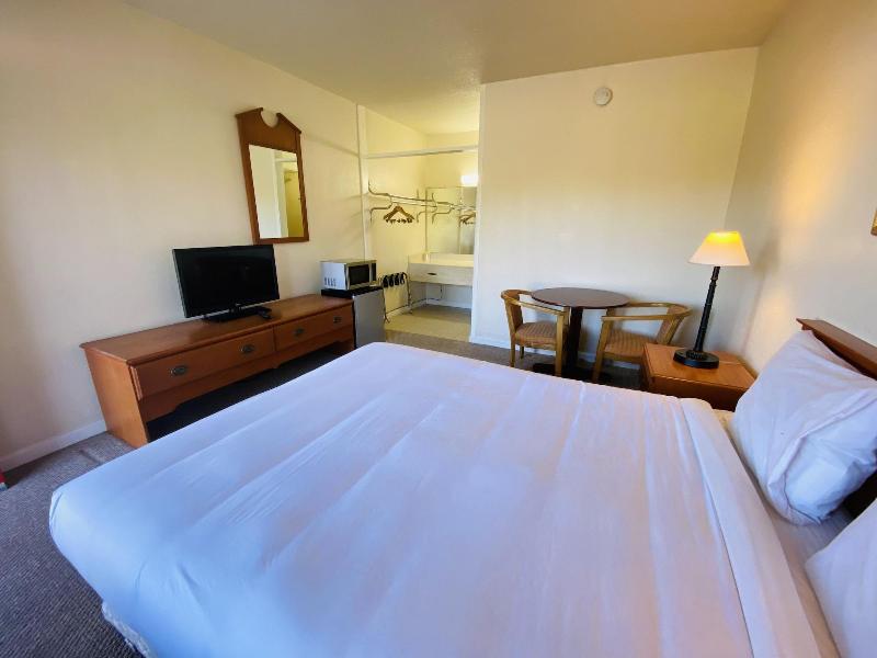 Travelers Place Inn & Suites image