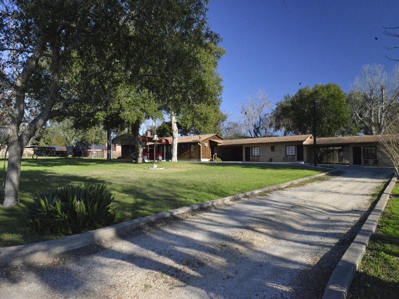 Shiner Country Inn image