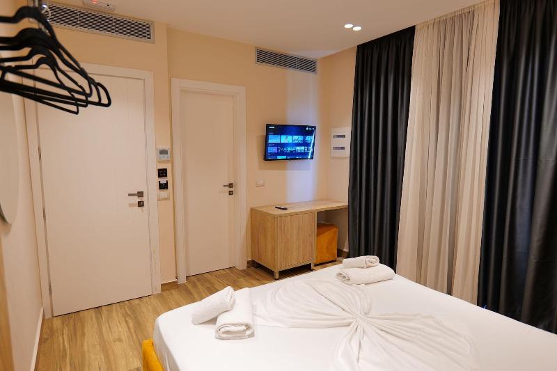 Hotel Alexander image