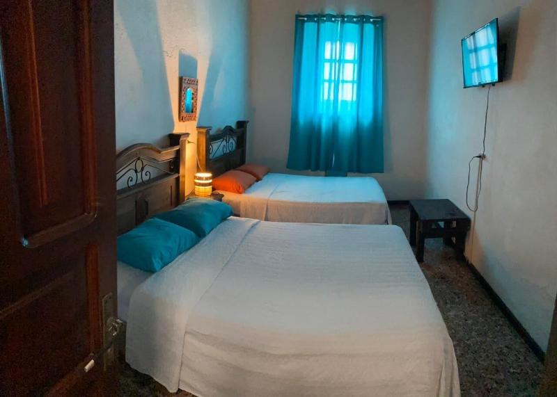 Feathers Hotel and Lounge image