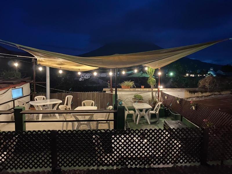 Feathers Hotel and Lounge image