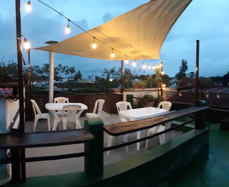 Feathers Hotel and Lounge image