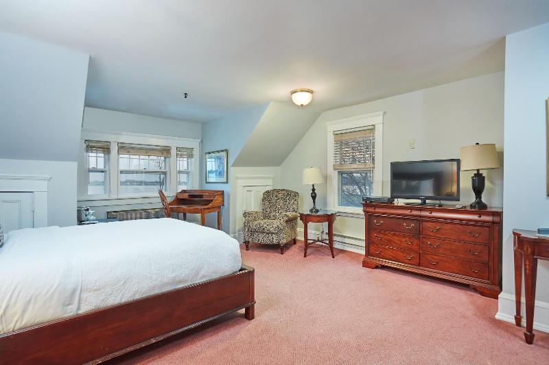 Inn at Longshore image