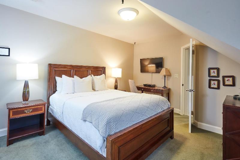 Inn at Longshore image
