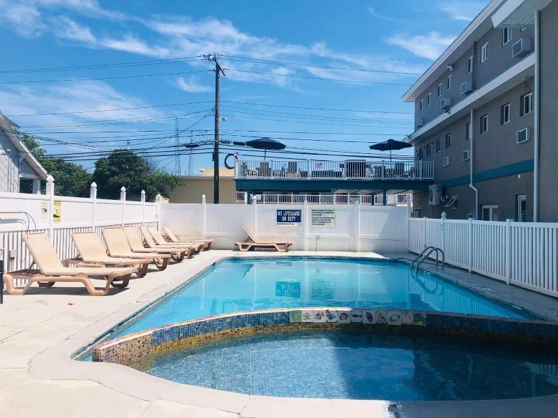 Coastal Sands Inn image