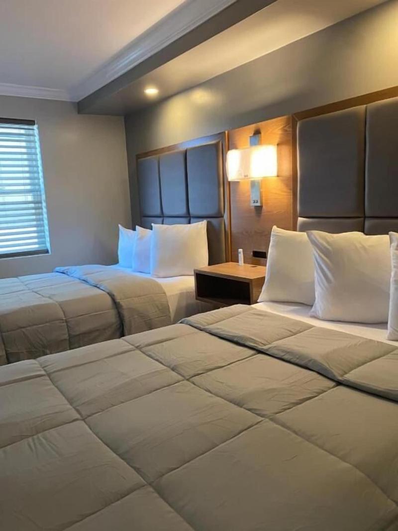 Coastal Sands Inn image