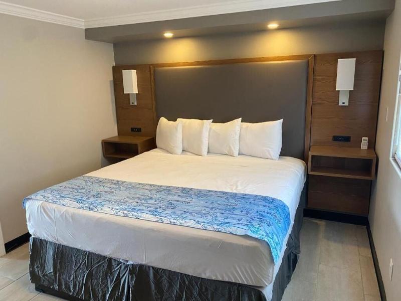 Coastal Sands Inn image