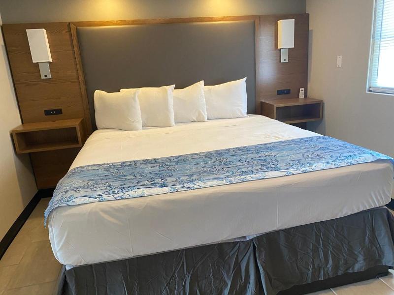 Coastal Sands Inn image