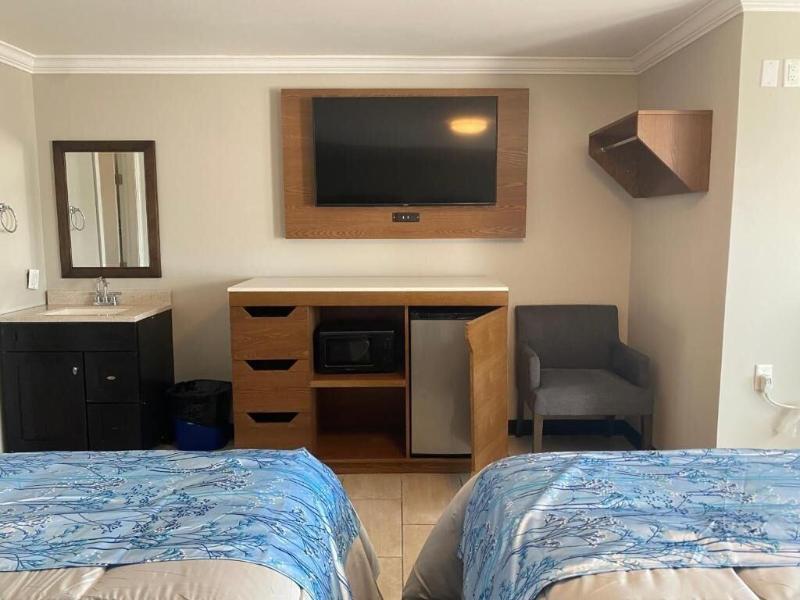 Coastal Sands Inn image