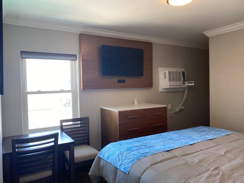 Coastal Sands Inn image