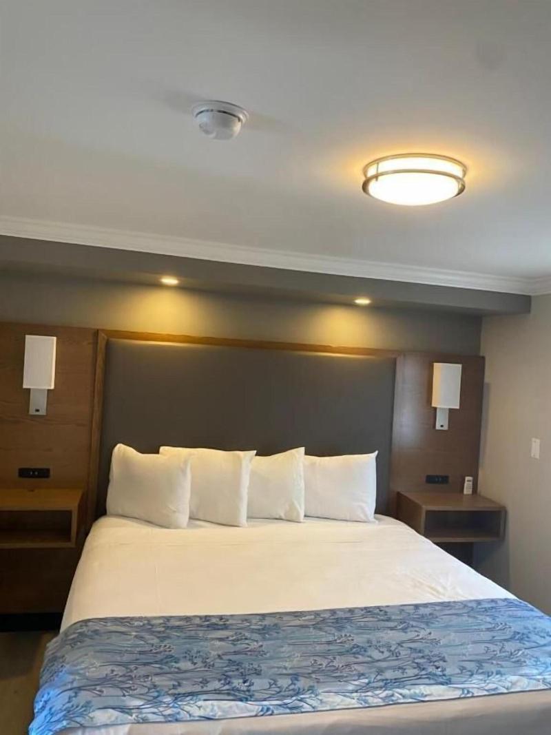 Coastal Sands Inn image