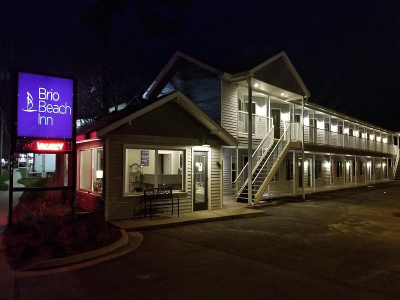 Brio Beach Inn image
