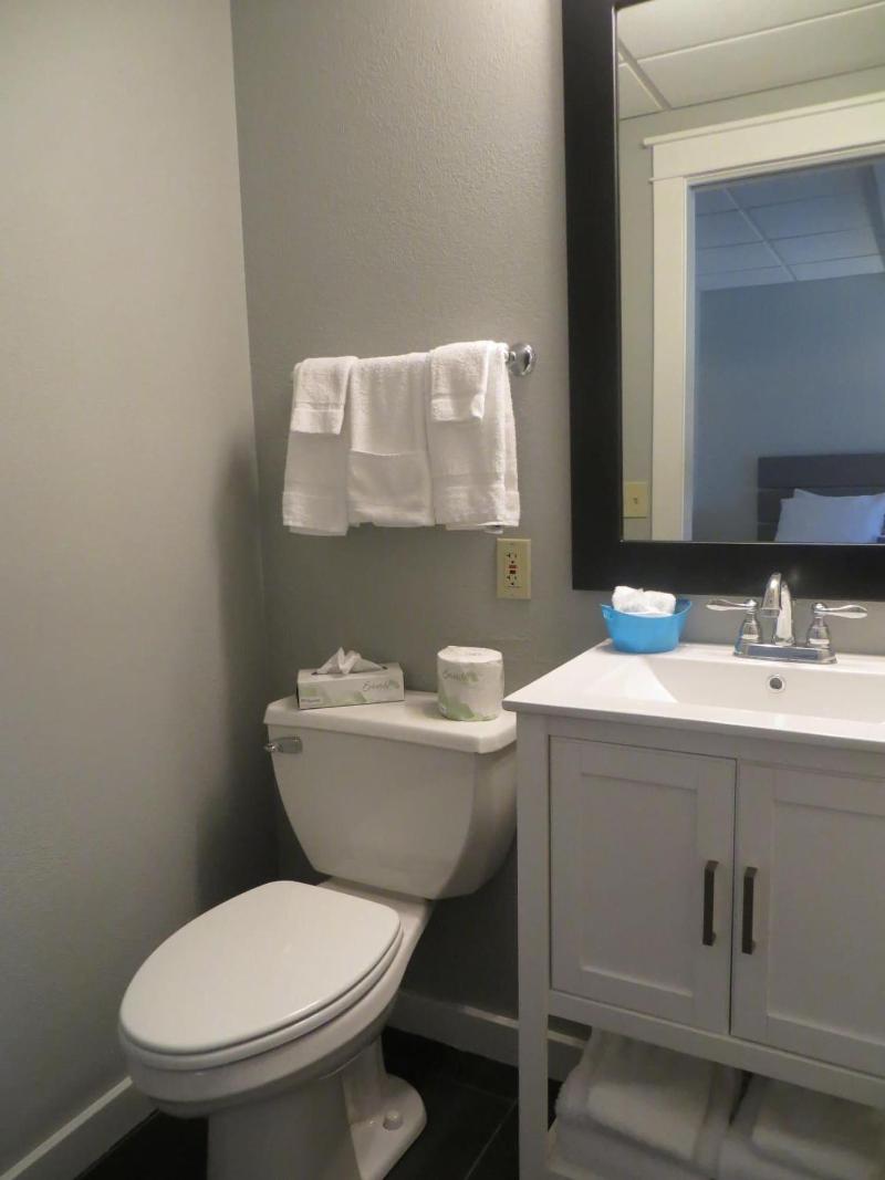 Brio Beach Inn image