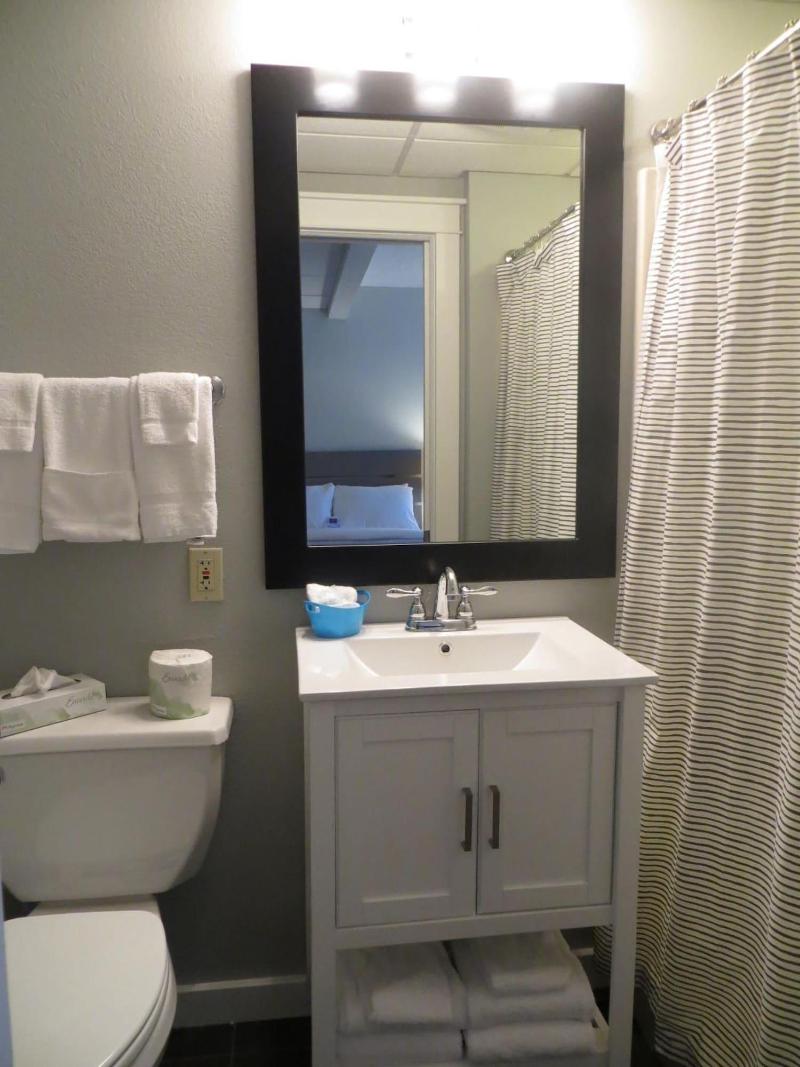 Brio Beach Inn image