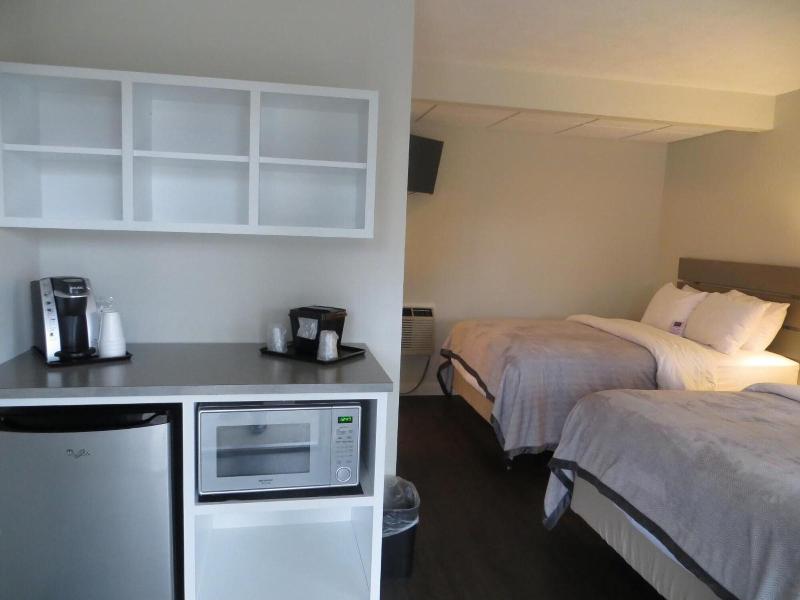 Brio Beach Inn image
