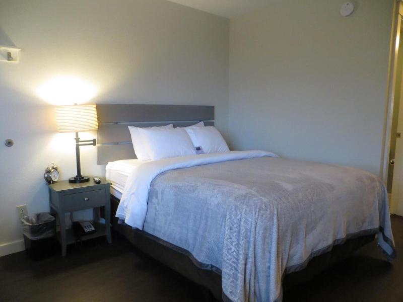 Brio Beach Inn image