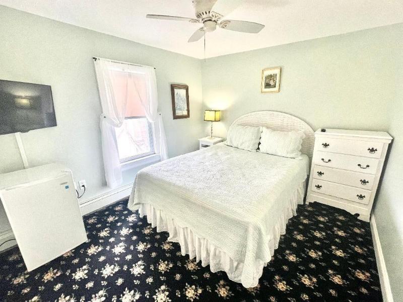 Quaker Inn image