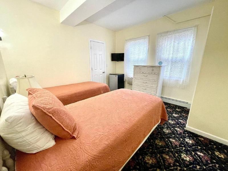 Quaker Inn image