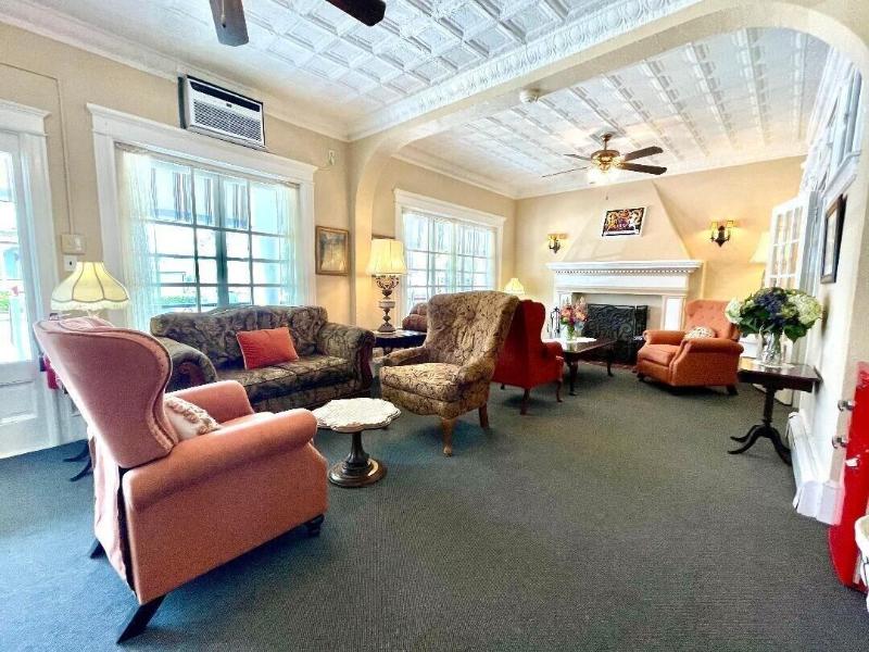 Quaker Inn image