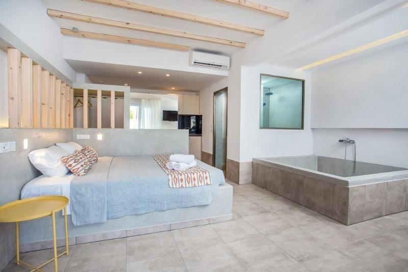 Alexander Studios & Suites - Adults Only image
