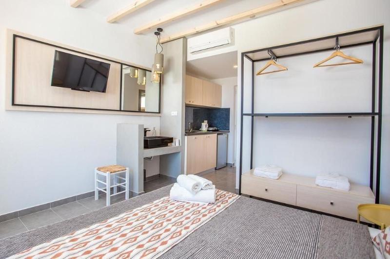 Alexander Studios & Suites - Adults Only image