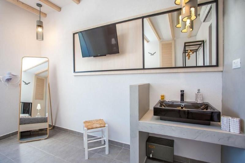 Alexander Studios & Suites - Adults Only image