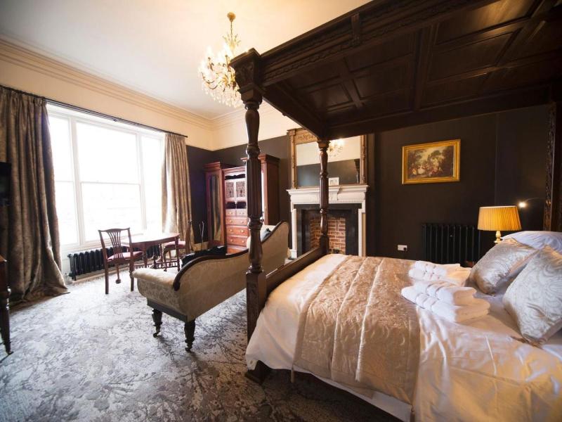 East Walls Hotel image