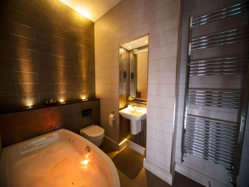 East Walls Hotel image