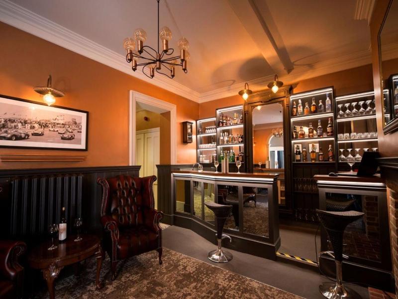 East Walls Hotel image