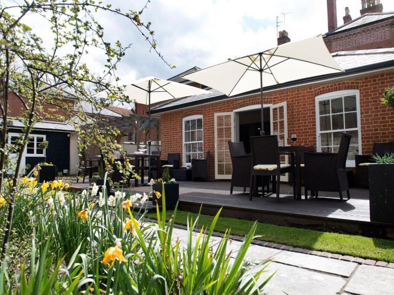 East Walls Hotel image