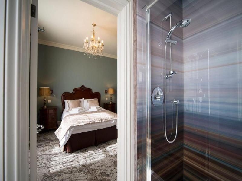 East Walls Hotel image