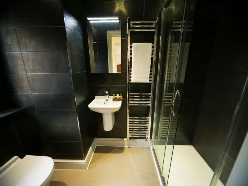 East Walls Hotel image