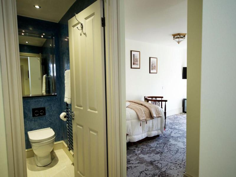 East Walls Hotel image